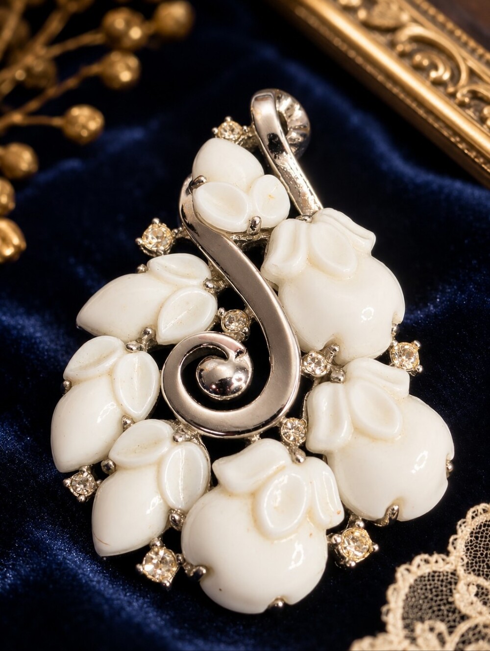 Vintage Crown Trifari White Milk Glass Floral Brooch Pendant Rhinestones